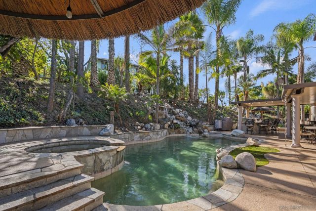 1180 Academy Ln, Vista, CA 92081