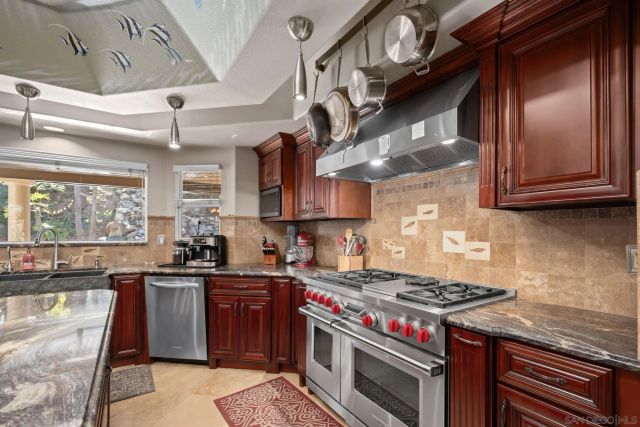 1180 Academy Ln, Vista, CA 92081