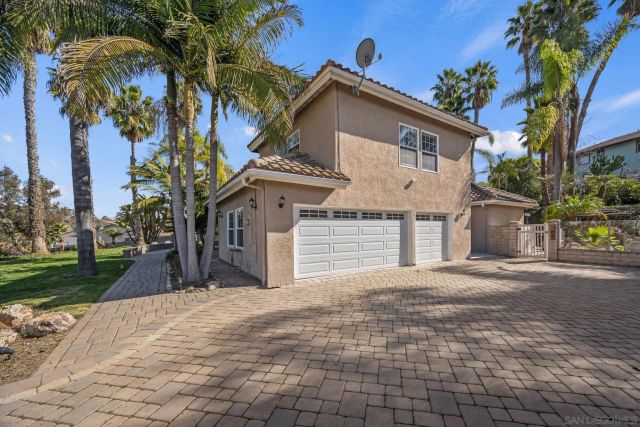 1180 Academy Ln, Vista, CA 92081