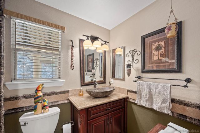 1180 Academy Ln, Vista, CA 92081