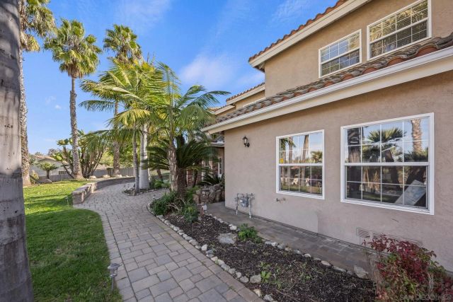 1180 Academy Ln, Vista, CA 92081