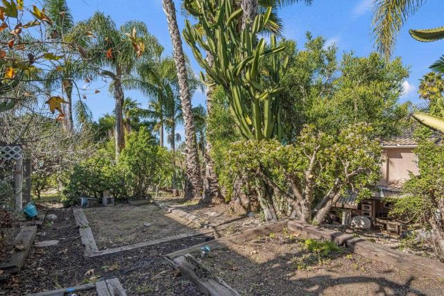 1180 Academy Ln, Vista, CA 92081