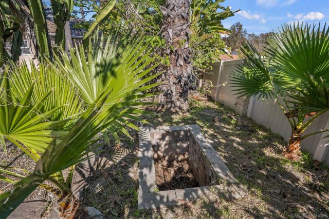 1180 Academy Ln, Vista, CA 92081