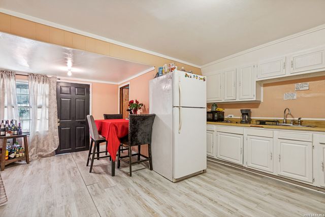 214 Castroville, San Antonio, TX 78207