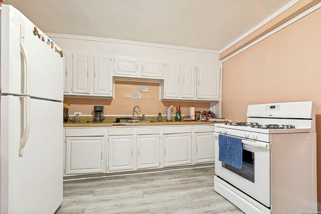 214 Castroville, San Antonio, TX 78207
