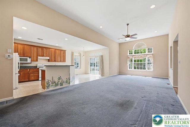 1888 Jeanine Way, Hellertown Boro, PA 18055