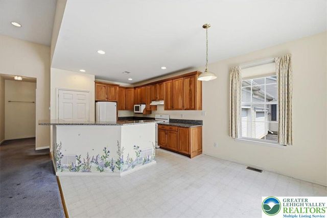1888 Jeanine Way, Hellertown Boro, PA 18055