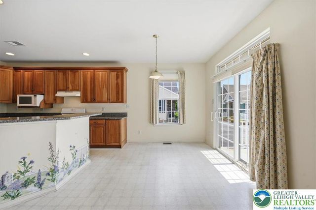 1888 Jeanine Way, Hellertown Boro, PA 18055