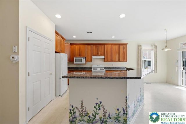 1888 Jeanine Way, Hellertown Boro, PA 18055