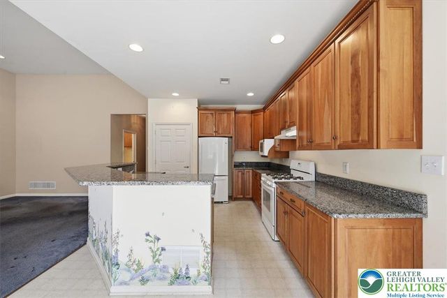 1888 Jeanine Way, Hellertown Boro, PA 18055