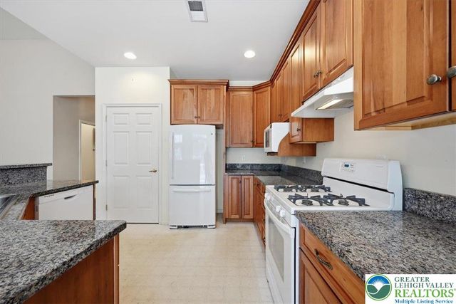1888 Jeanine Way, Hellertown Boro, PA 18055