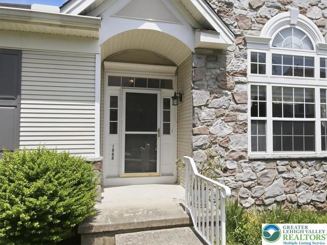 1888 Jeanine Way, Hellertown Boro, PA 18055
