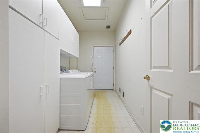 1888 Jeanine Way, Hellertown Boro, PA 18055