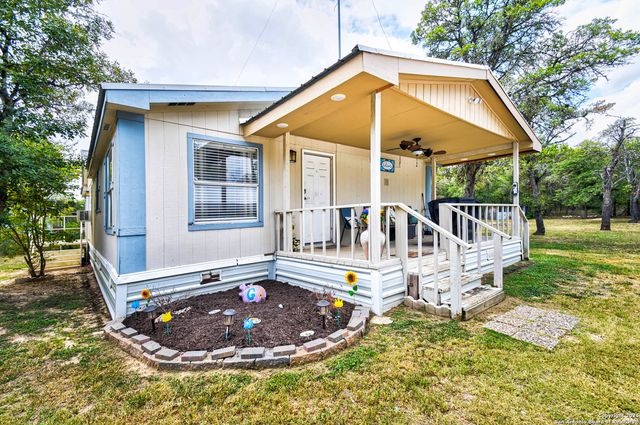 144 Dinks, Seguin, TX 78155