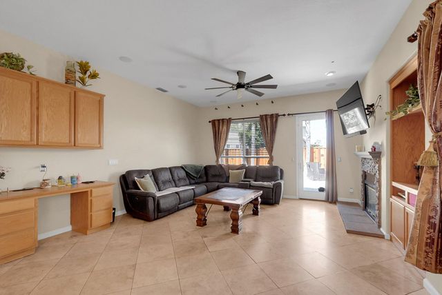 1929 Sparrowhawk St, Manteca, CA 95337