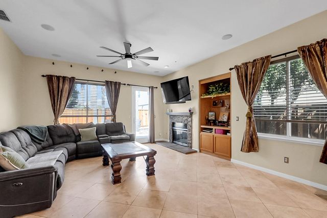 1929 Sparrowhawk St, Manteca, CA 95337