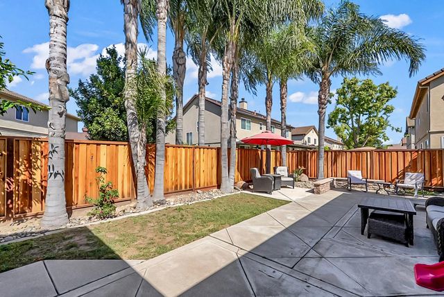 1929 Sparrowhawk St, Manteca, CA 95337