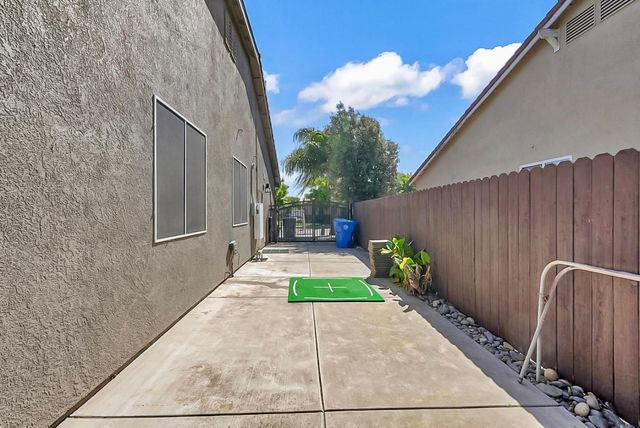 1929 Sparrowhawk St, Manteca, CA 95337