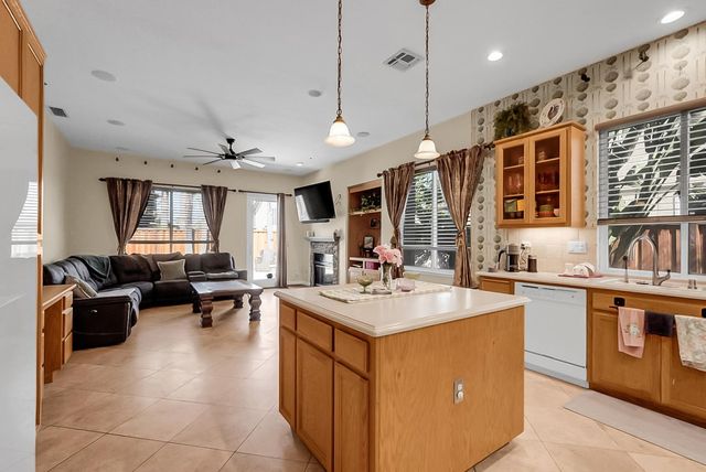 1929 Sparrowhawk St, Manteca, CA 95337