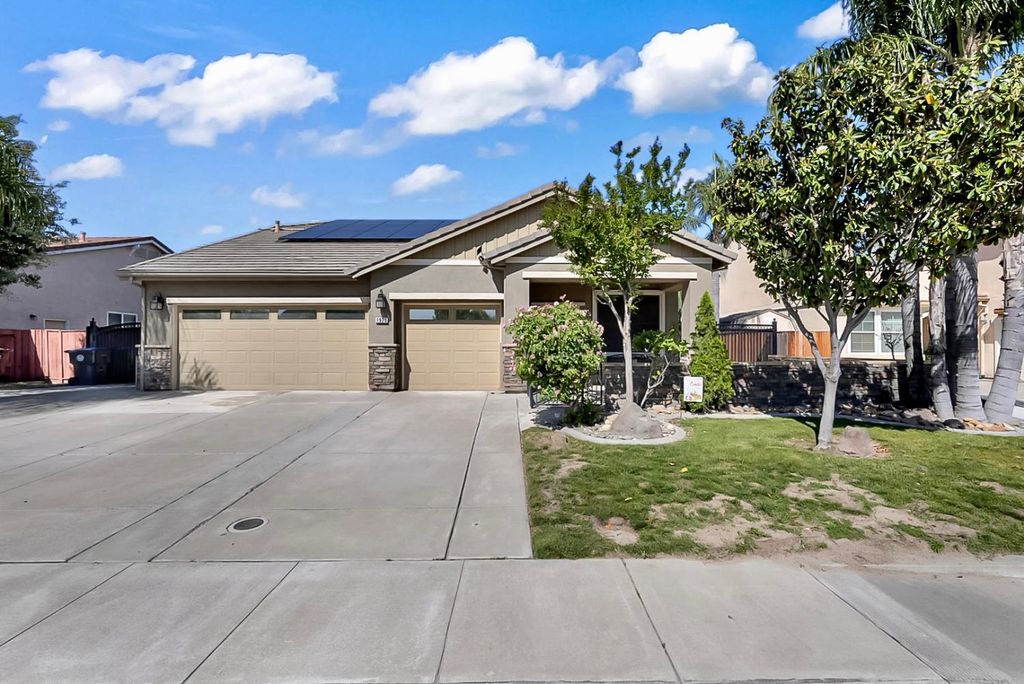 1929 Sparrowhawk St, Manteca, CA 95337