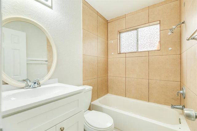 133 Cannon Street, Clute, TX 77531