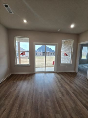 2302 N Zane Street, Siloam Springs, AR 72761