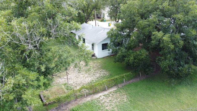 705 Florence, Castroville, TX 78009