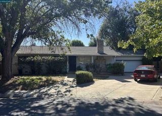 23 Oakvue Ct, Pleasant Hill, CA 94523
