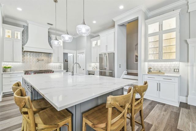 9105 WOODRIDGE RUN DRIVE, Tampa, FL 33647