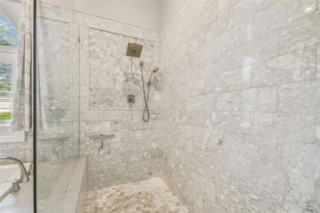 9105 WOODRIDGE RUN DRIVE, Tampa, FL 33647