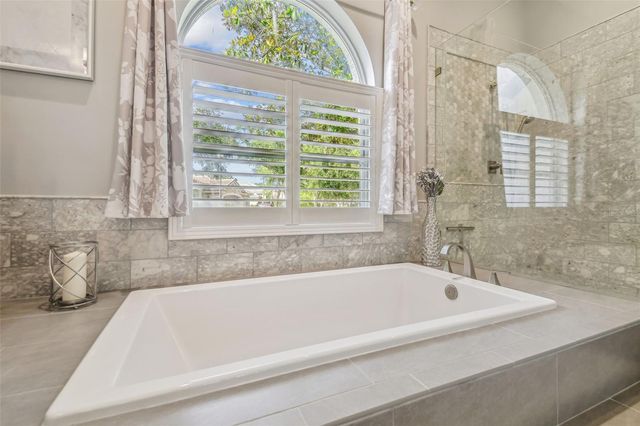 9105 WOODRIDGE RUN DRIVE, Tampa, FL 33647