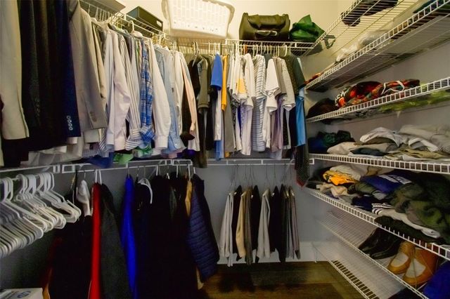 9105 WOODRIDGE RUN DRIVE, Tampa, FL 33647