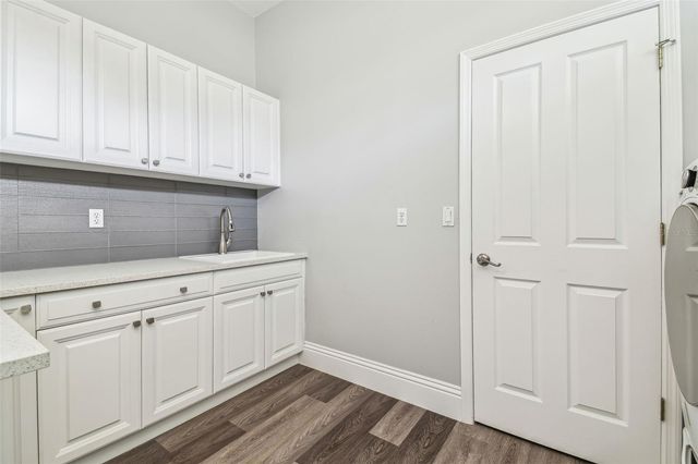 9105 WOODRIDGE RUN DRIVE, Tampa, FL 33647