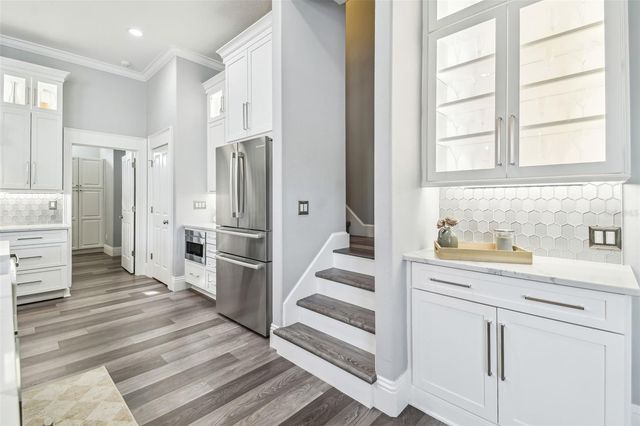 9105 WOODRIDGE RUN DRIVE, Tampa, FL 33647