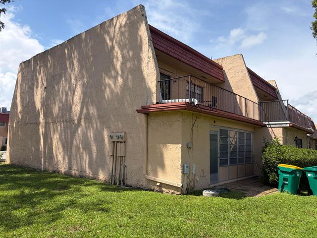 40 SPINNING WHEEL Lane, Tamarac, FL 33319