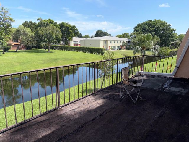 40 SPINNING WHEEL Lane, Tamarac, FL 33319