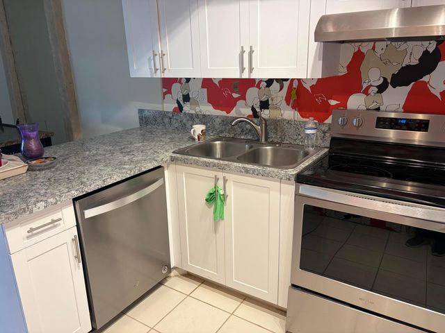 40 SPINNING WHEEL Lane, Tamarac, FL 33319