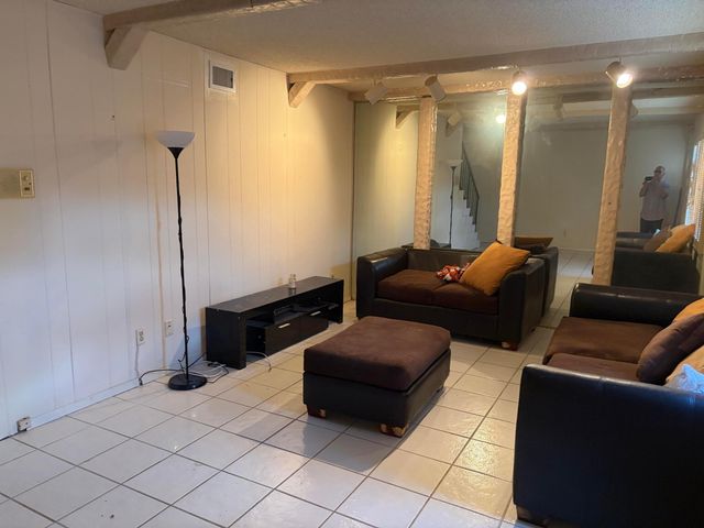40 SPINNING WHEEL Lane, Tamarac, FL 33319