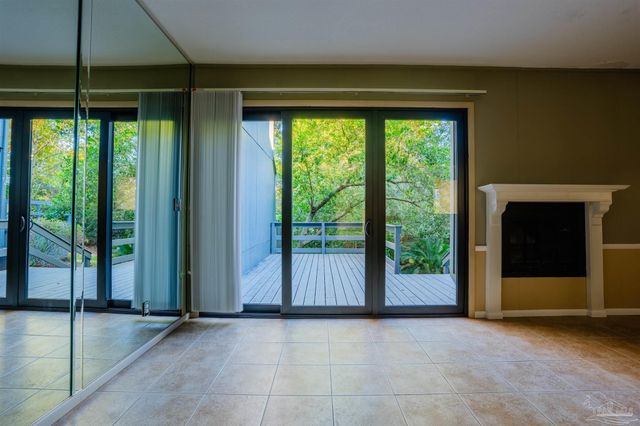 18 Hillbrook Way, Pensacola, FL 32503