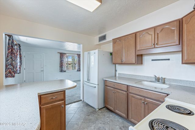 1402 N McKinley Avenue, Tucson, AZ 85712