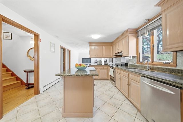 15 Sparhawk Dr., Burlington, MA 01803