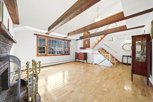 15 Sparhawk Dr., Burlington, MA 01803