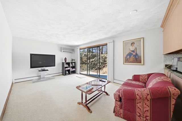 15 Sparhawk Dr., Burlington, MA 01803