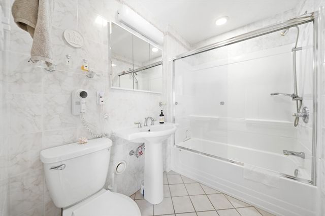 15 Sparhawk Dr., Burlington, MA 01803