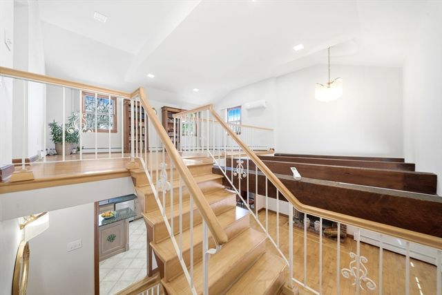 15 Sparhawk Dr., Burlington, MA 01803