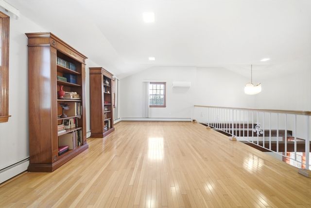 15 Sparhawk Dr., Burlington, MA 01803