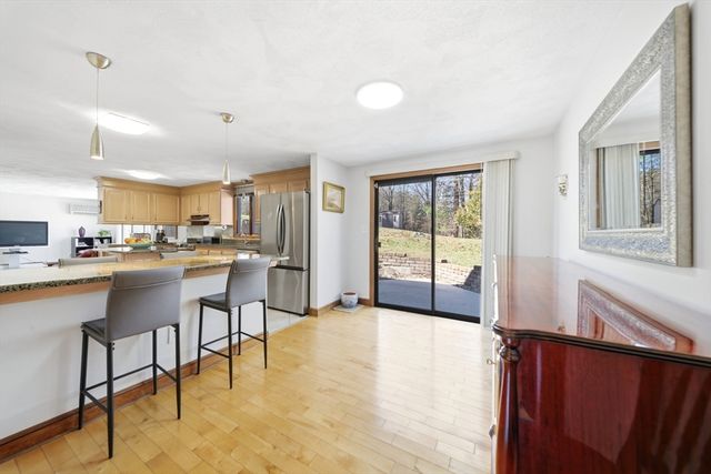 15 Sparhawk Dr., Burlington, MA 01803