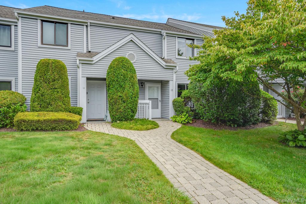 12 Country Place, Mohegan Lake, NY 10547 — photo 2