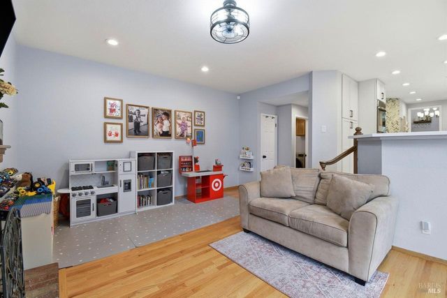 8270 Honor Pl, Cotati, CA 94931