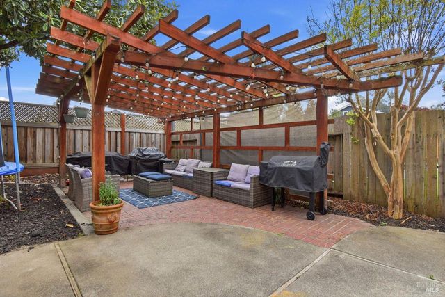 8270 Honor Pl, Cotati, CA 94931